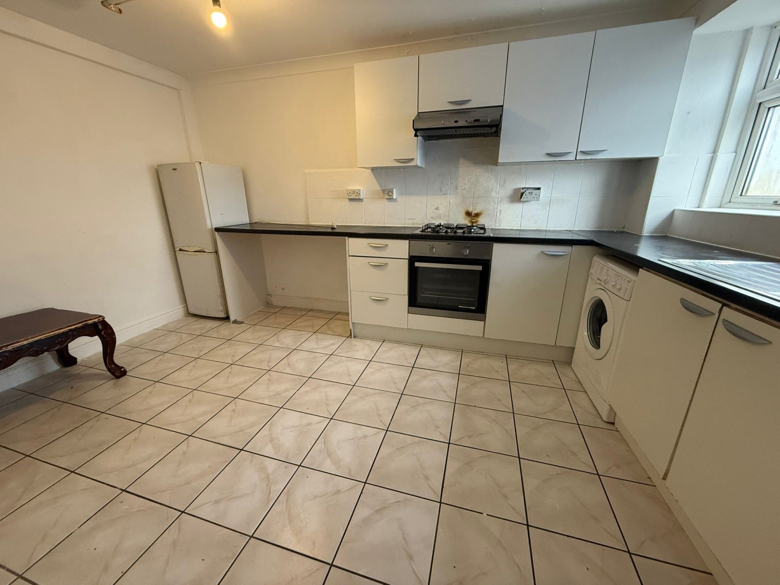 Flat Bath Road in Greater London
