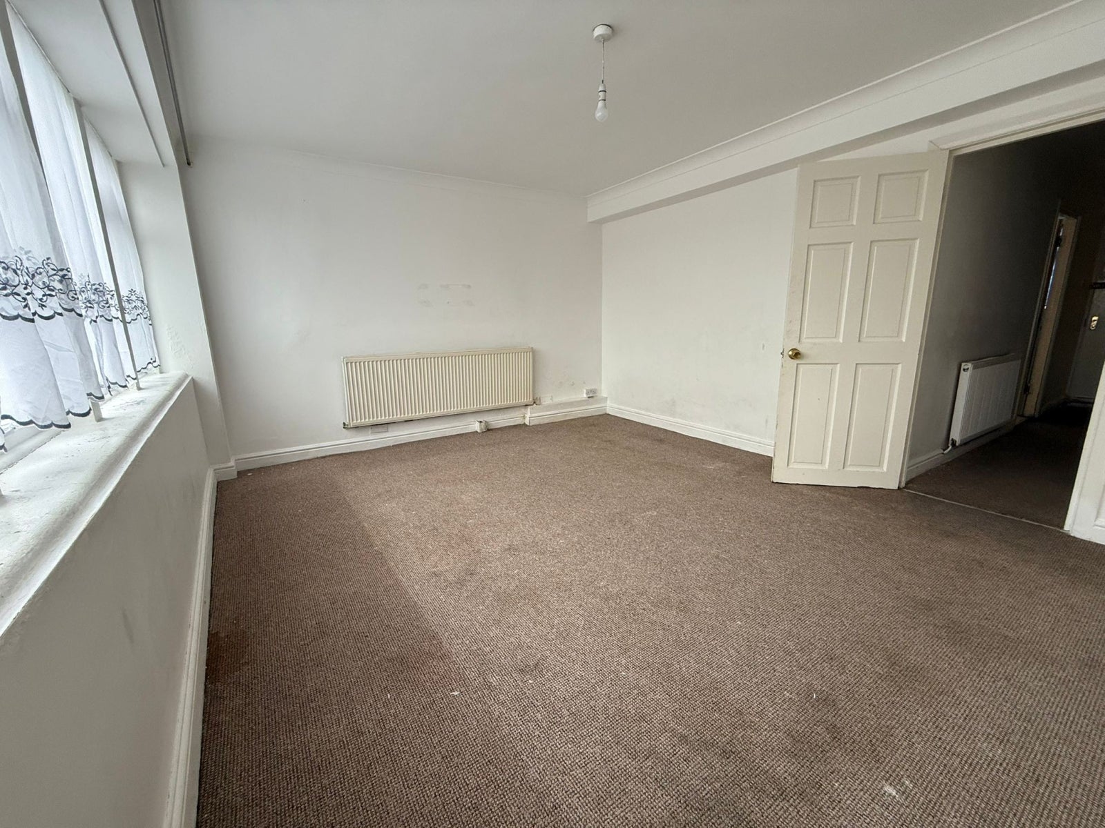 Flat Bath Road in Greater London