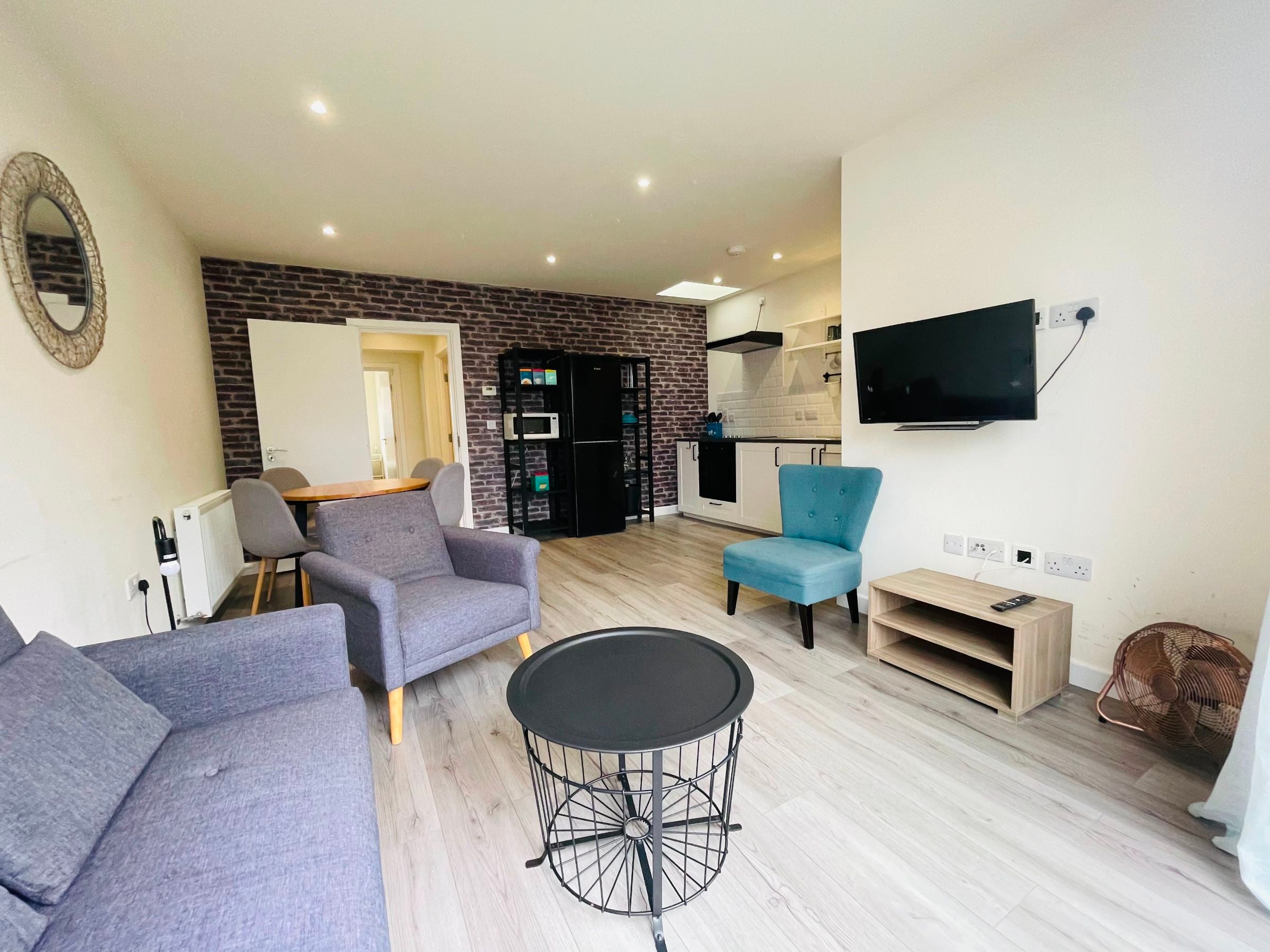 Flat Hendon Way in Greater London