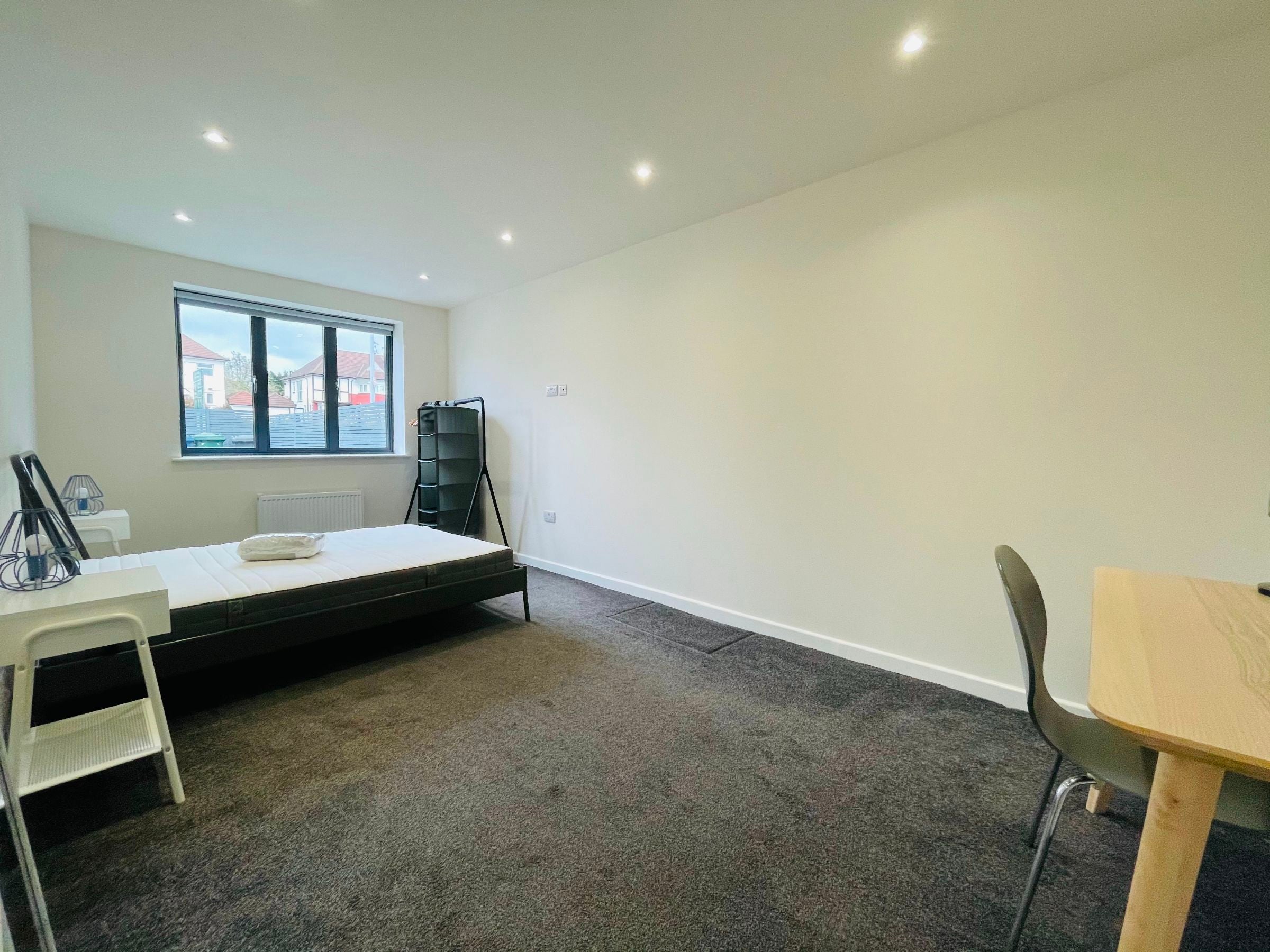 Flat Hendon Way in Greater London