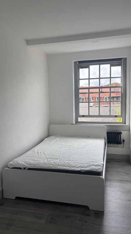 Room Montclare Street in Greater London