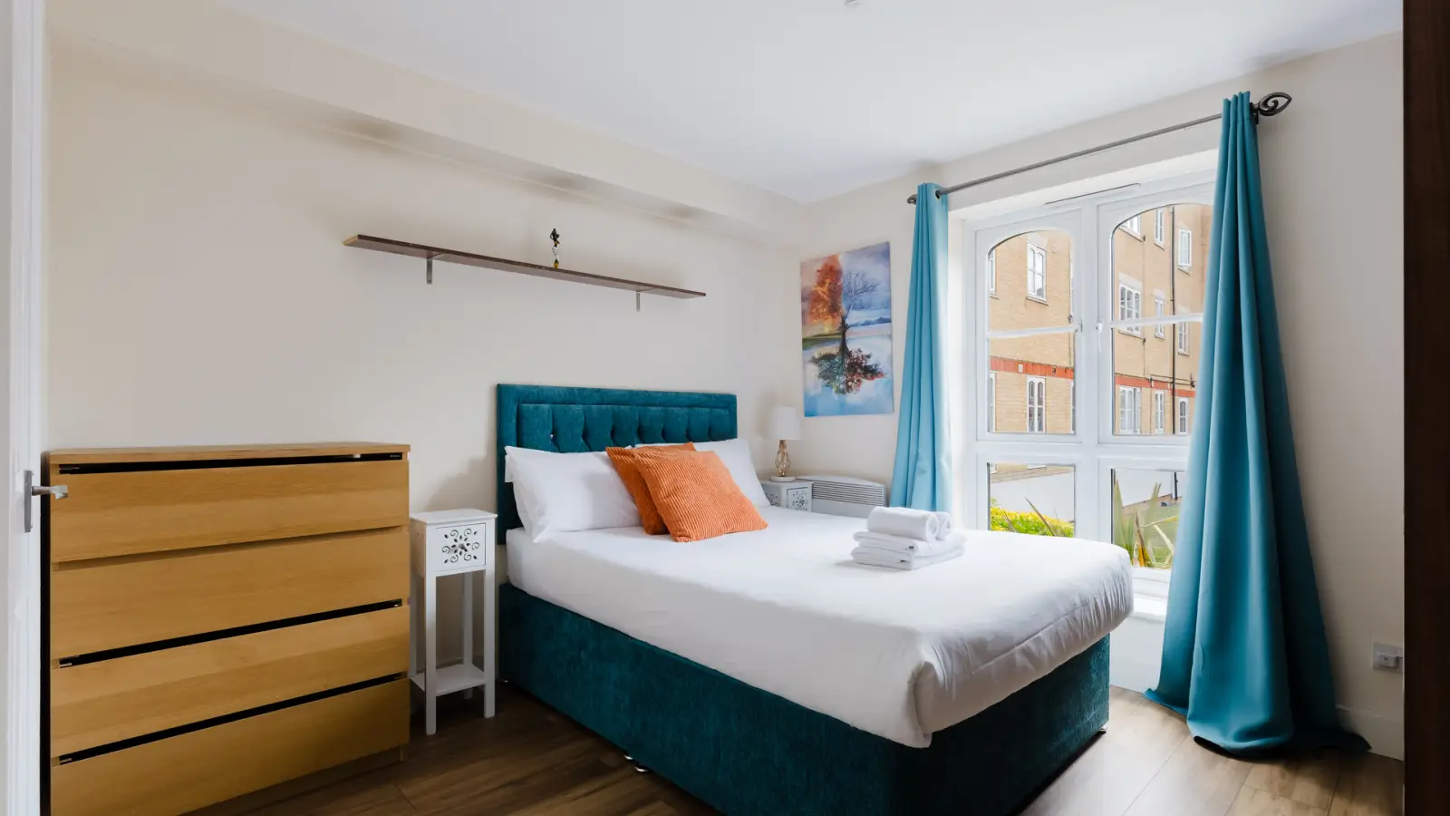 Flat Wheat Sheaf Close in Greater London