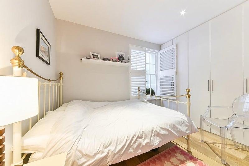 Room Lillieshall Road in Greater London