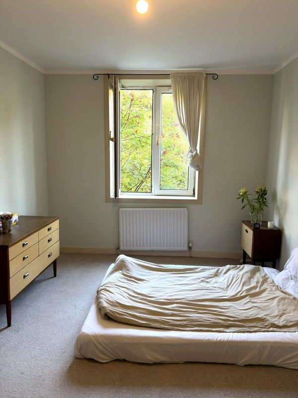 Room Mingarry Street in Glasgow