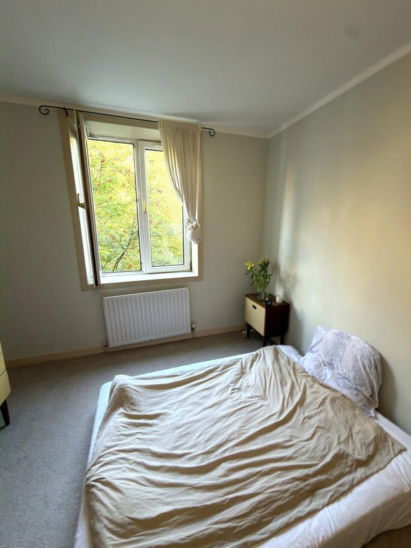 Room Mingarry Street in Glasgow