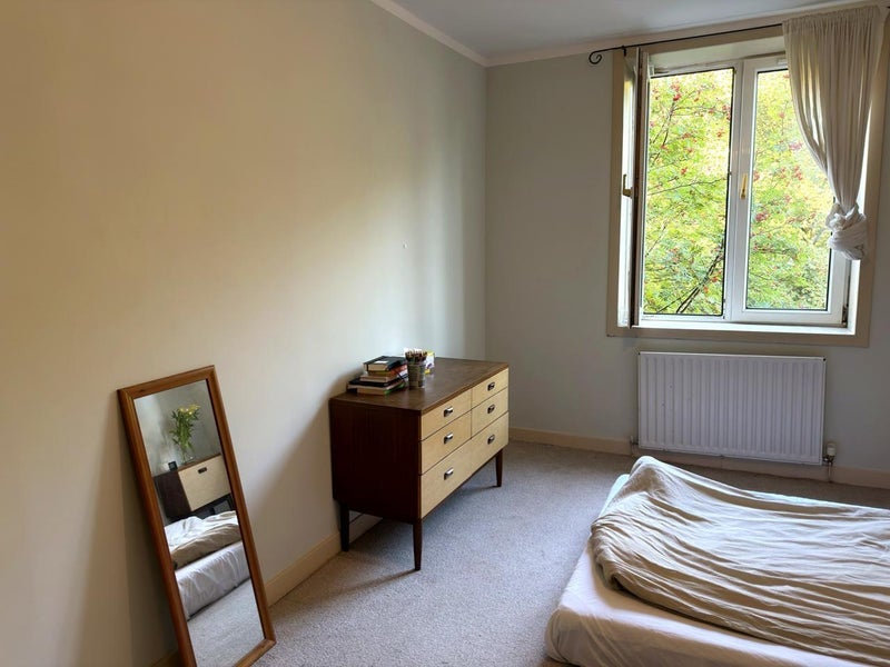 Room Mingarry Street in Glasgow