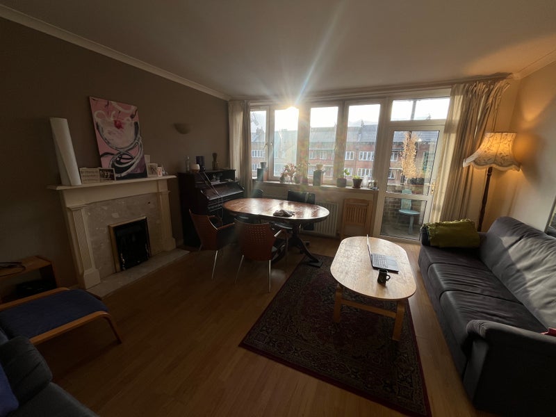 Room Mingarry Street in Glasgow