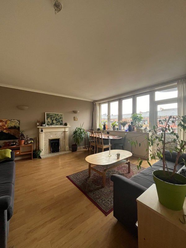 Room Mingarry Street in Glasgow