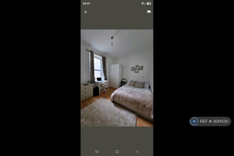 Room Comet Street in Cardiff