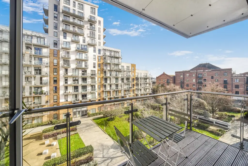Flat Seven Sea Gardens in Greater London