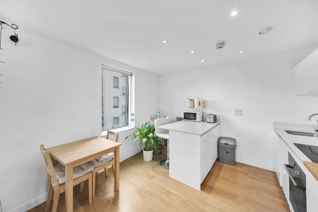Flat Seven Sea Gardens in Greater London