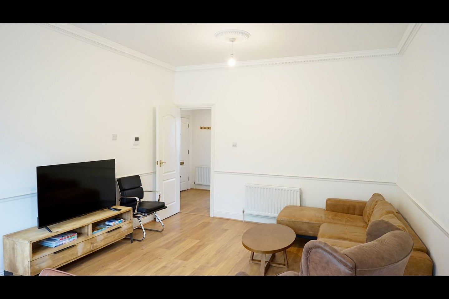 Flat Clarence Mews in Greater London