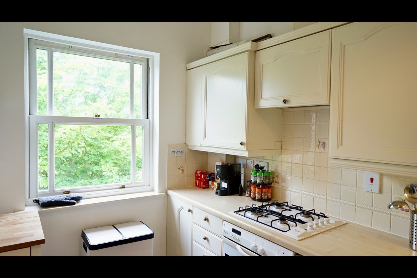 Flat Clarence Mews in Greater London