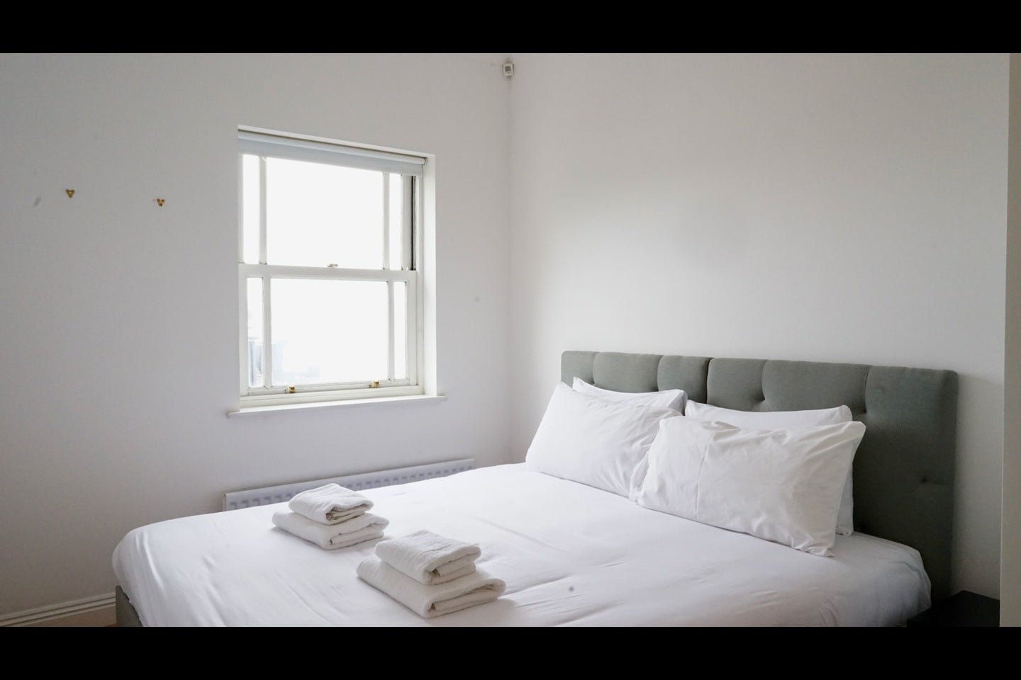 Flat Clarence Mews in Greater London