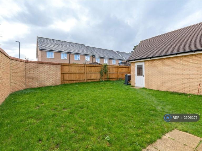 Room Spickets Way in Maidstone