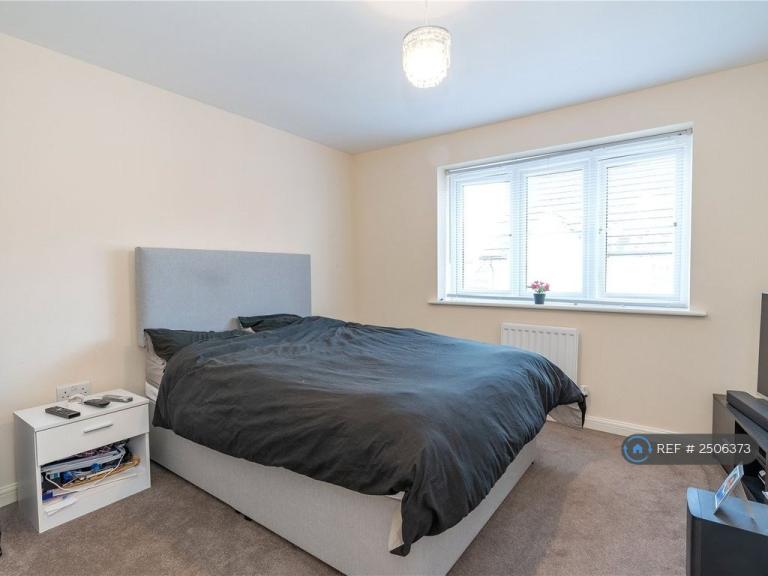 Room Spickets Way in Maidstone