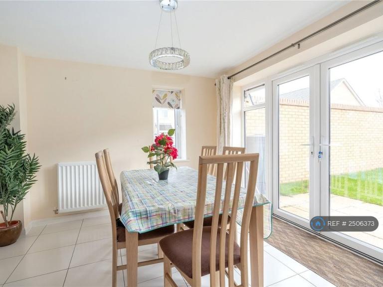 Room Spickets Way in Maidstone