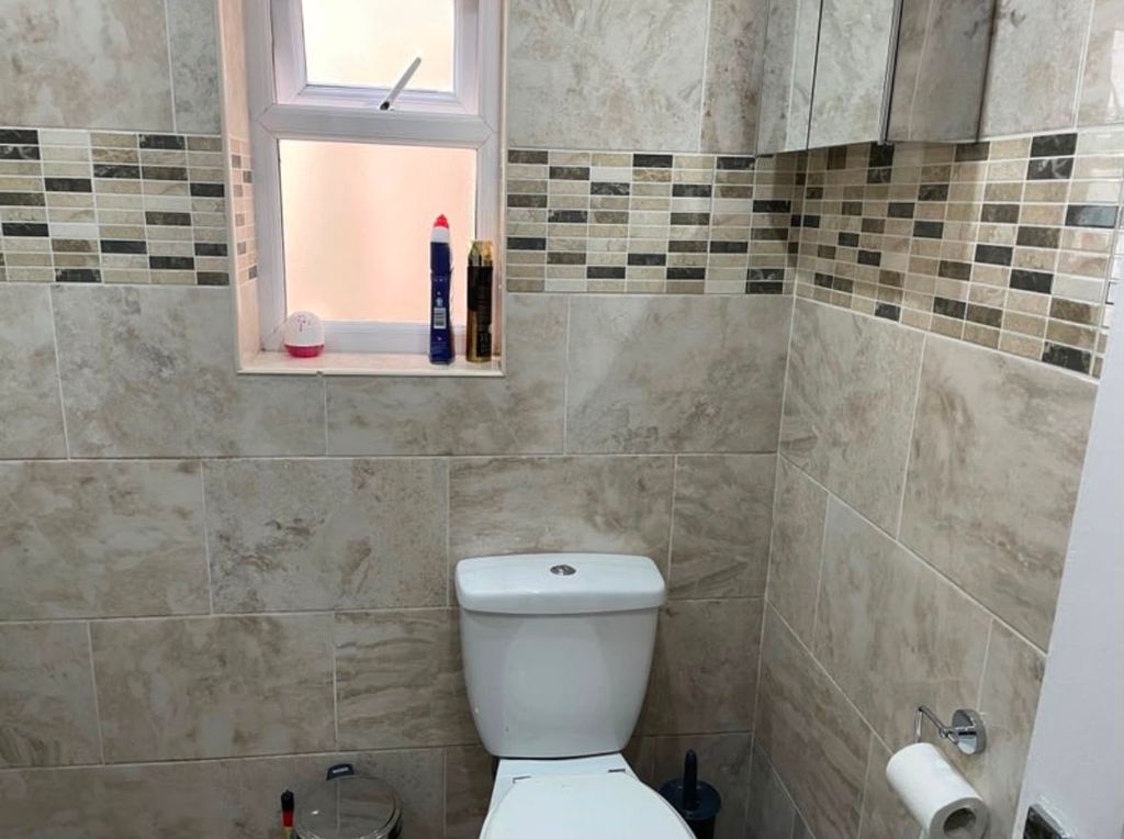 Room Brownhill Road in Greater London