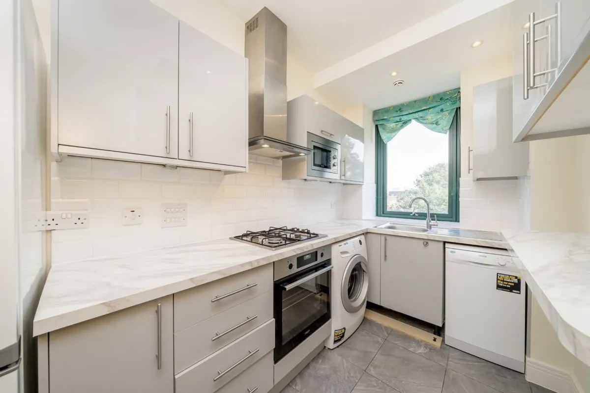 Flat Brunswick Road in Greater London