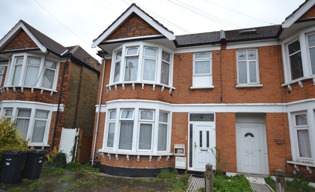 Flat Goodmayes Lane in Greater London