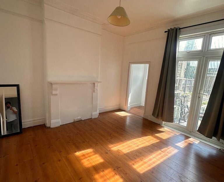 Flat Goodmayes Lane in Greater London