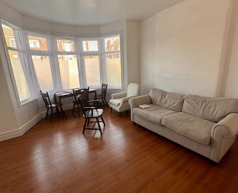 Flat Goodmayes Lane in Greater London