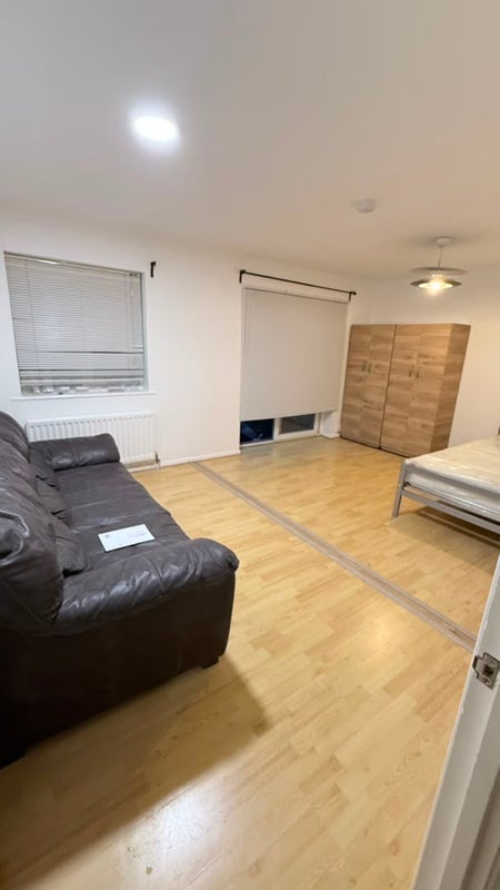 Room Reedham Drive in Greater London