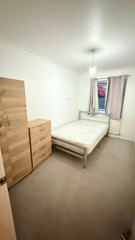 Room Reedham Drive in Greater London
