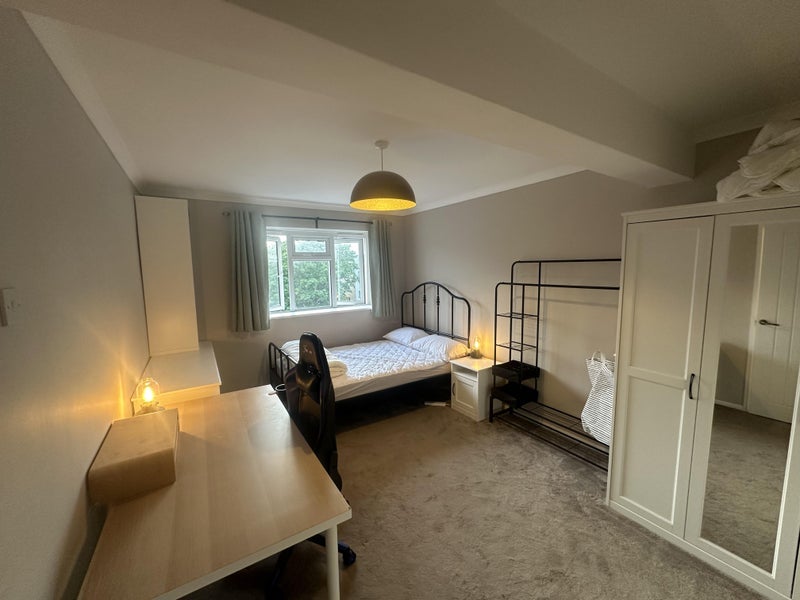 Room Fort Road in Greater London