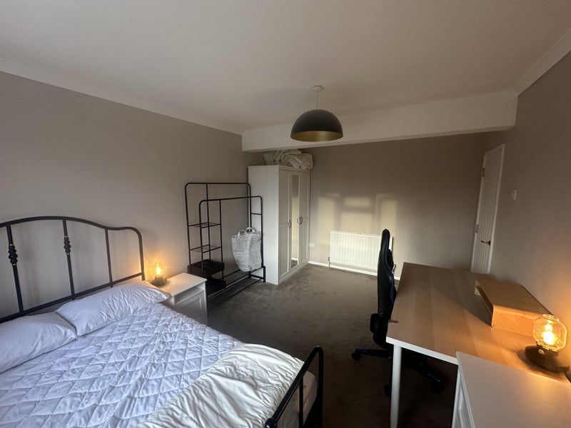 Room Fort Road in Greater London