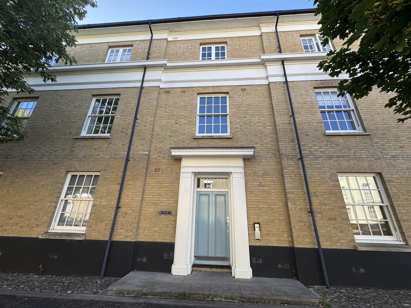 Flat Bridport Road in Dorchester