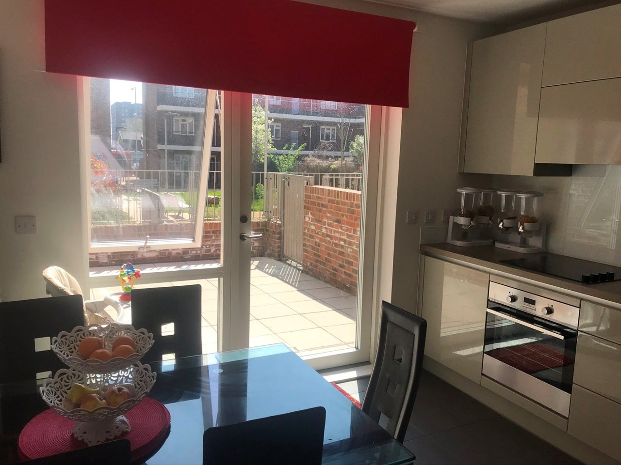 Room Ketch Street in Greater London