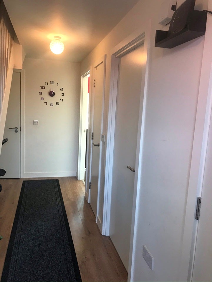 Room Ketch Street in Greater London