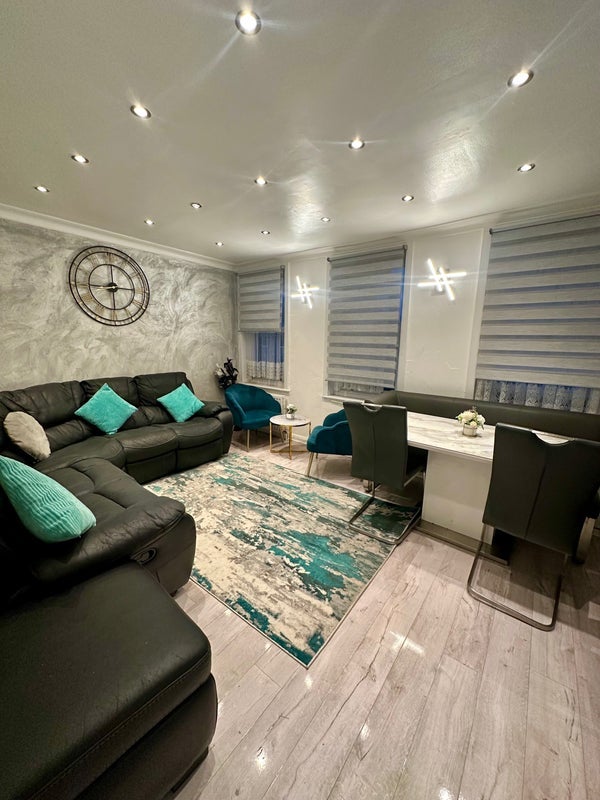 Room Liverpool Road in Greater London