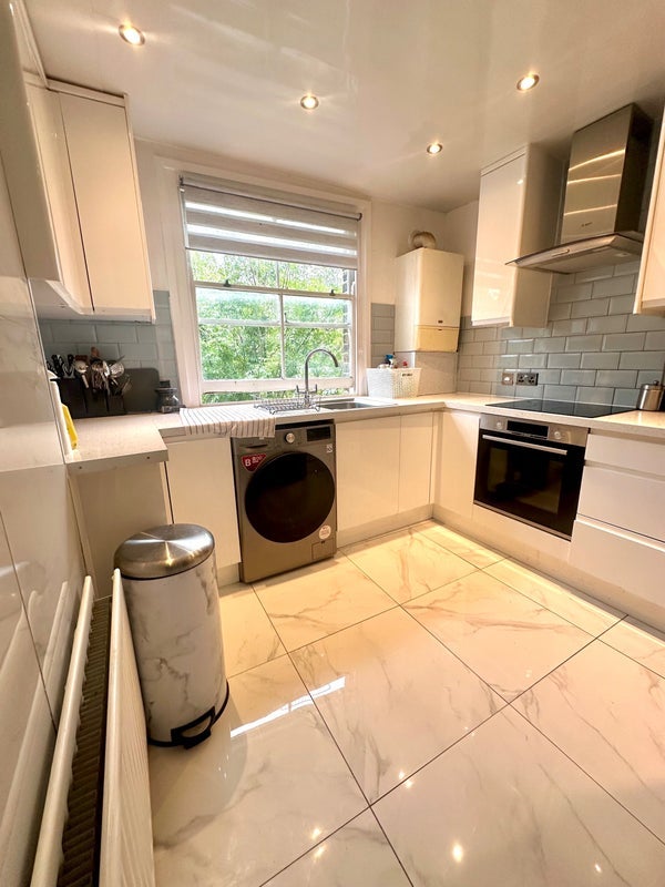 Room Liverpool Road in Greater London
