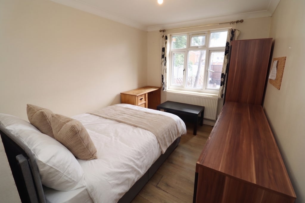 Room Globe Road in Greater London