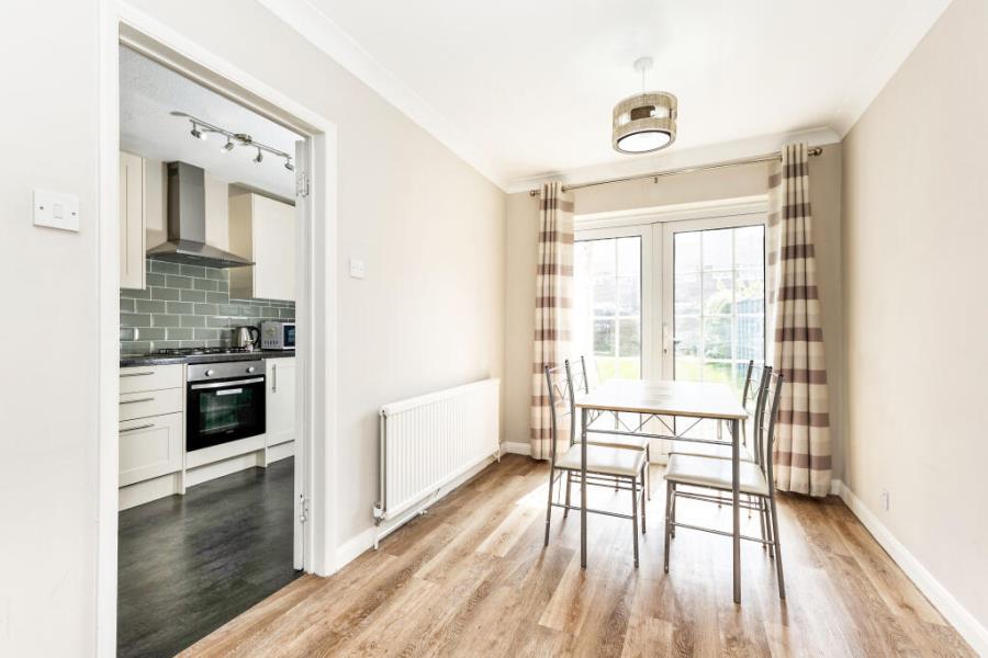 House Oakfields in Guildford