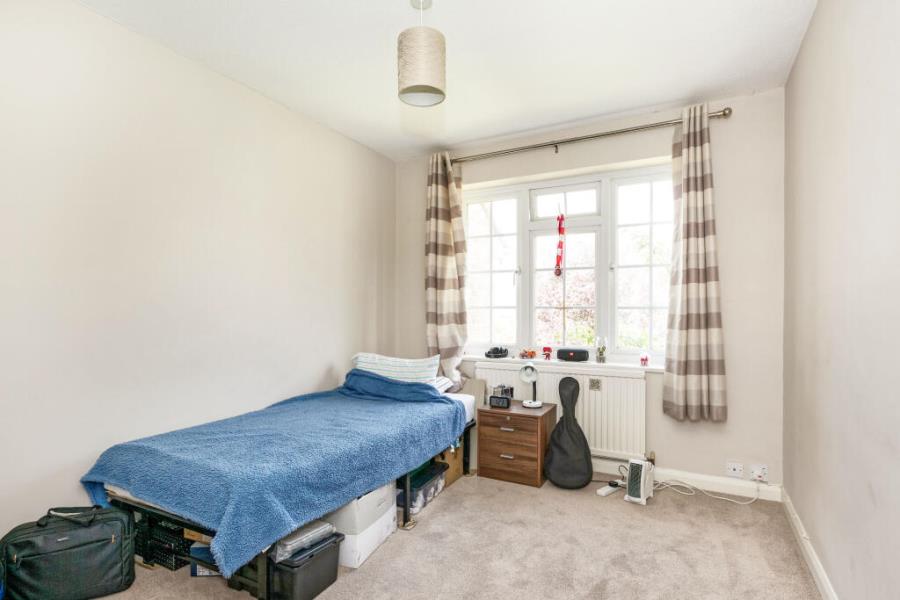 House Oakfields in Guildford