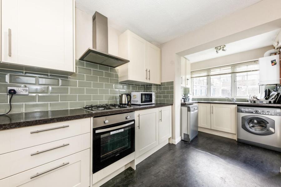 House Oakfields in Guildford