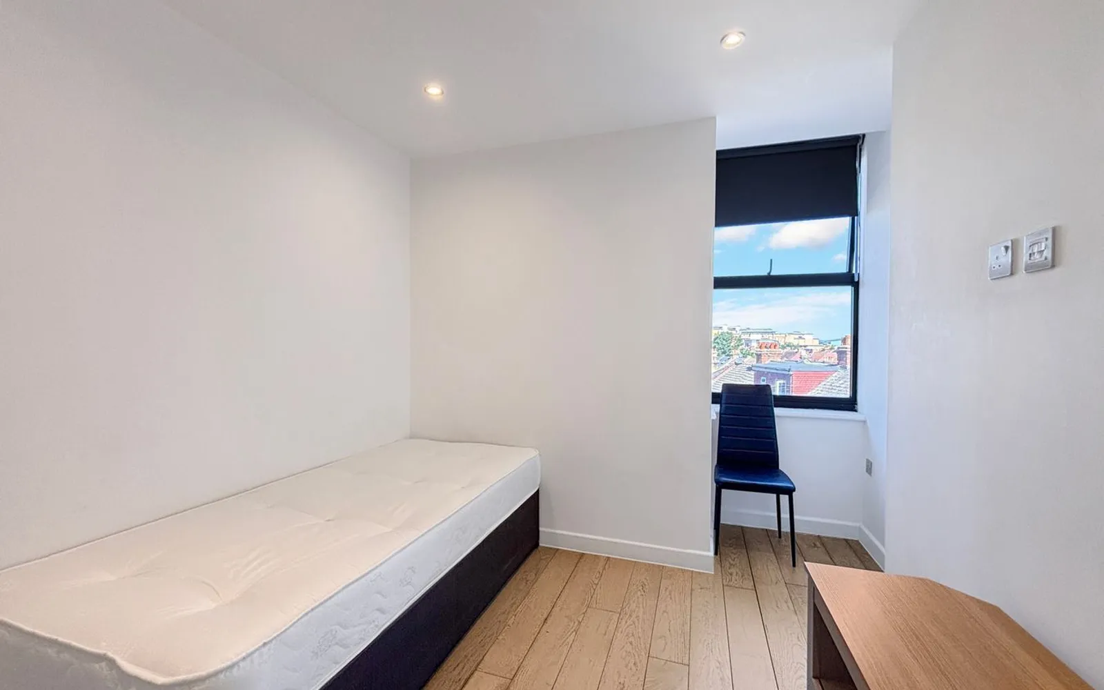 Flat Northolt Road in Greater London