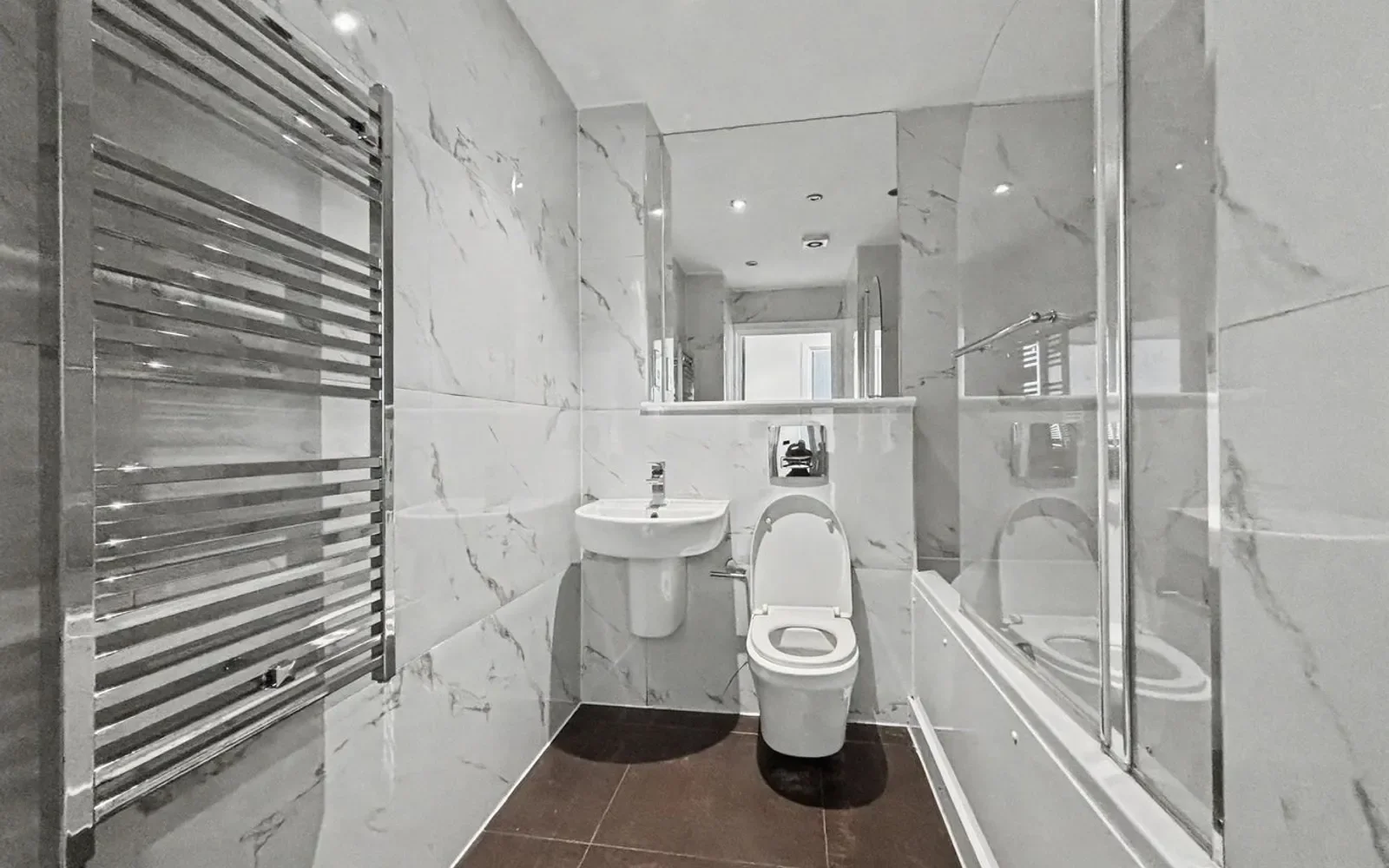 Flat Northolt Road in Greater London