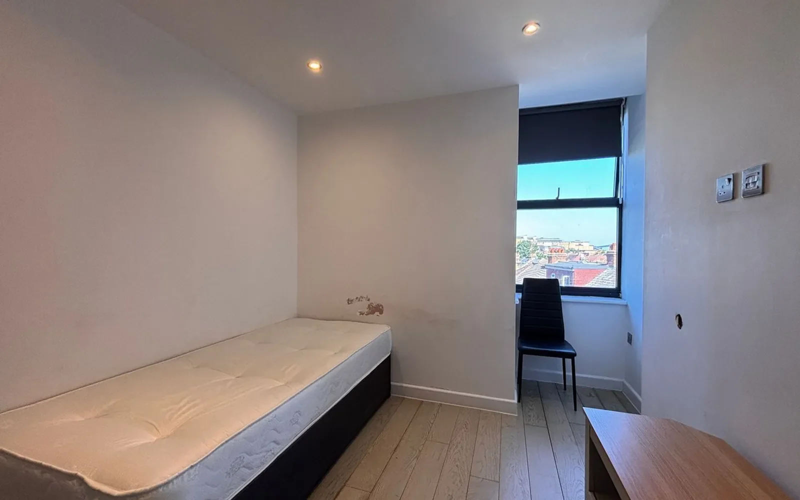 Flat Northolt Road in Greater London