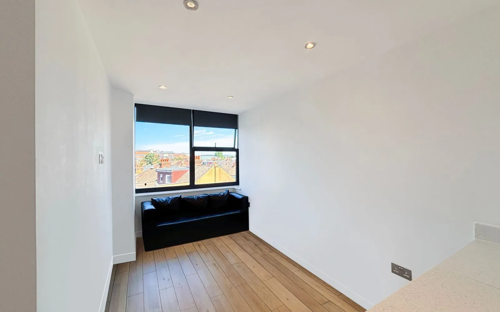 Flat Northolt Road in Greater London