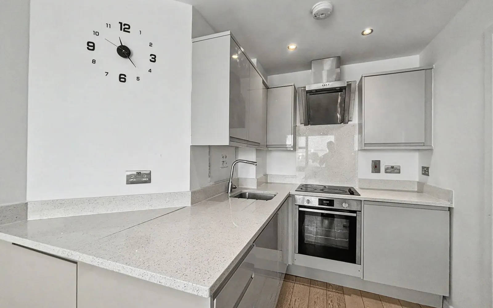 Flat Northolt Road in Greater London