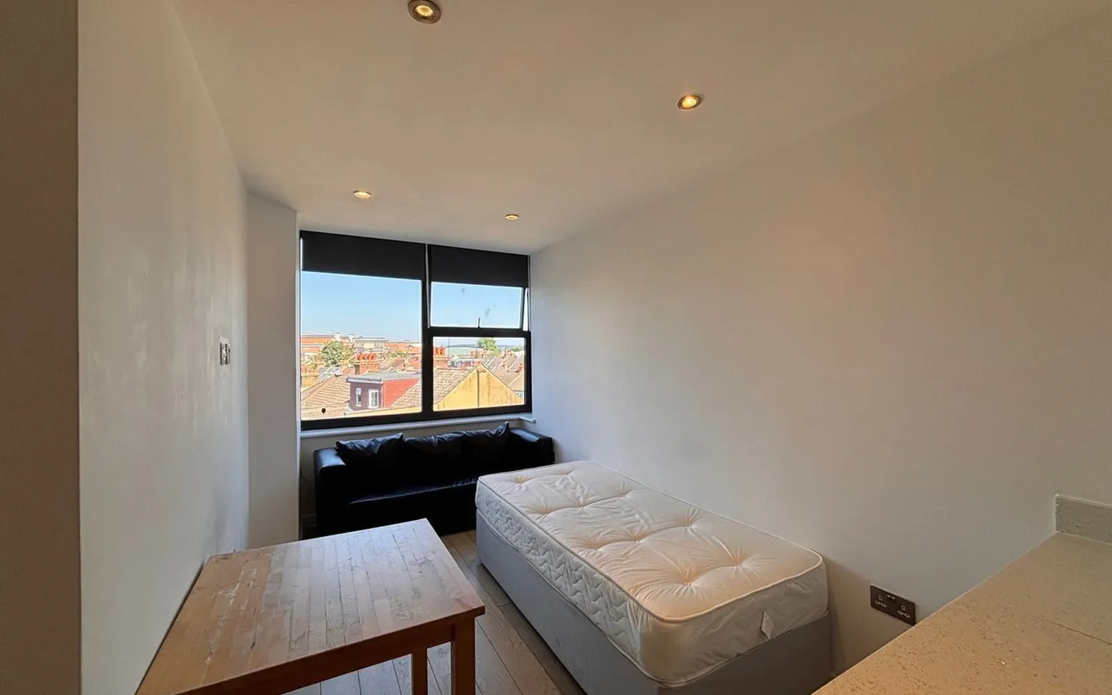 Flat Northolt Road in Greater London