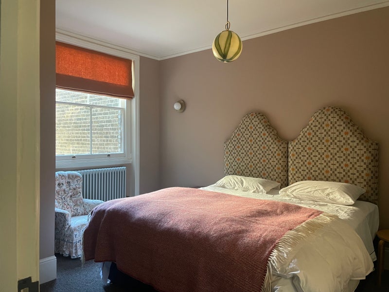 Room Kensington Gardens Square in City of Westminster