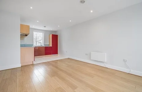 Flat Ryemead Way in High Wycombe