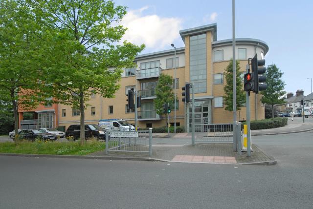 Flat Ryemead Way in High Wycombe
