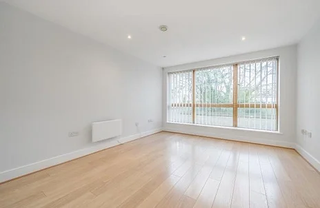Flat Ryemead Way in High Wycombe