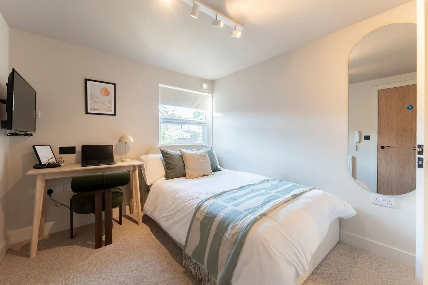 Room Kitchener Road in High Wycombe